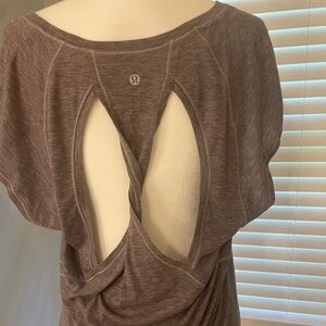 Women’s Lululemon top